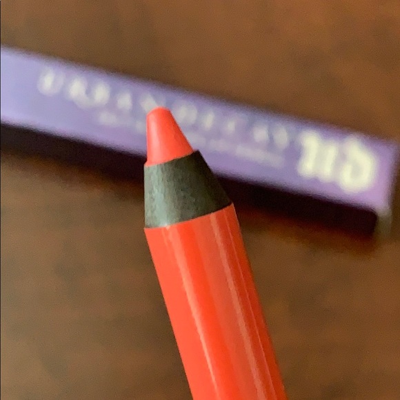 UD Urban Decay lip pencil in STREAK - Picture 2 of 3